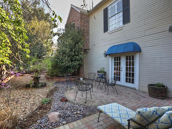 5th image of 2710 N Sabine St APT 113