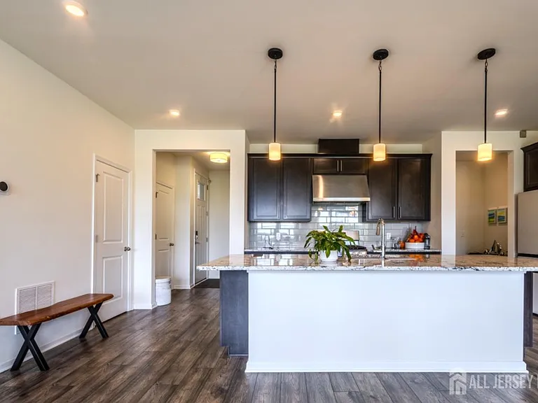 3305 Charleston Dr — Photo 5
