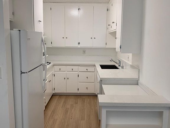 3rd image of 1341 N Crescent Heights Blvd