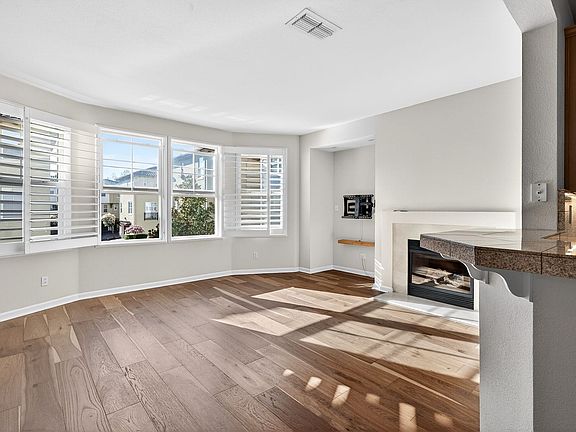 5th image of 83 Matisse Ct