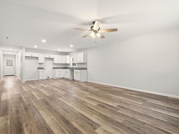 4th image of 723 Pearl Dr
