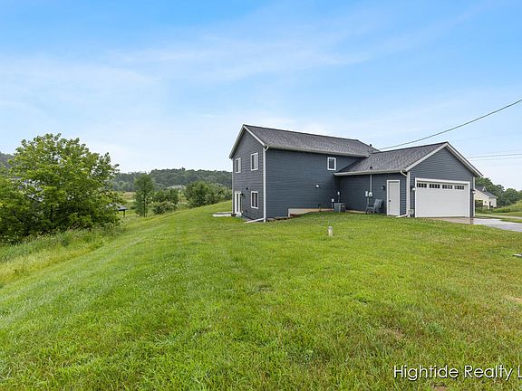 3rd image of 4848 Hidden Hills Dr