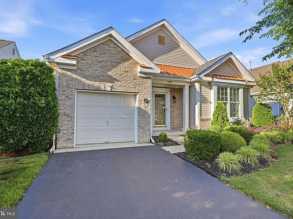 3rd image of 137 Paisley Pl
