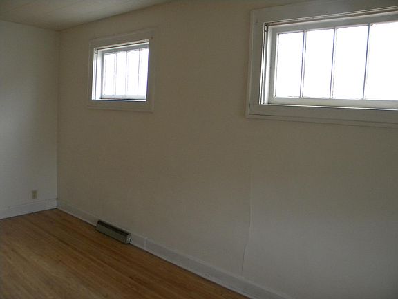 2nd image of 185 E Arcadia Ave