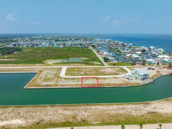 1021 Saint Kitts Dr, Rockport, TX 78382