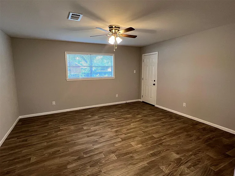 10503 Homestead Rd — Photo 6