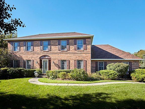 3rd image of 536 Beaumont Cir