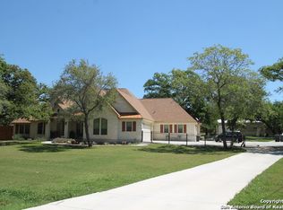 104 Circle Six Dr, La Vernia, TX 78121