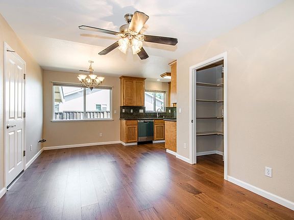 5th image of 700 Coakley Dr