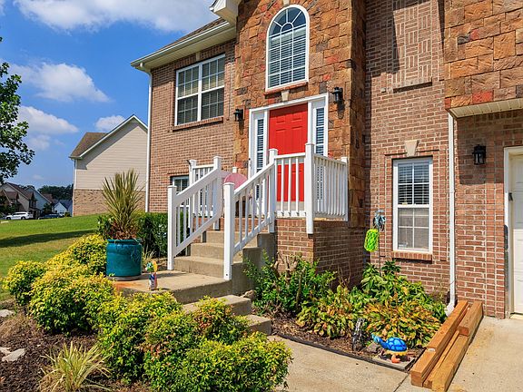5th image of 856 E Accipiter Cir
