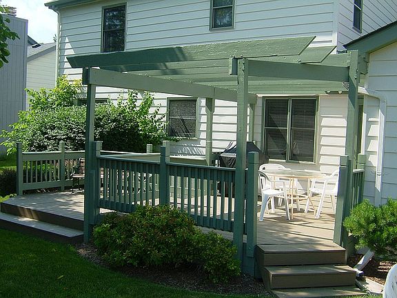 Large deck / patio area