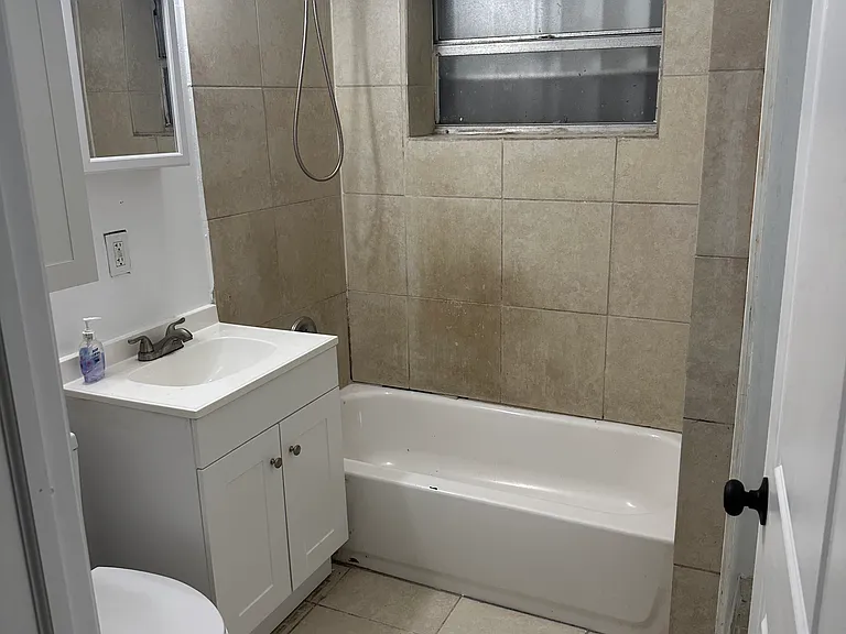 809 Dundas Ct — Photo 3