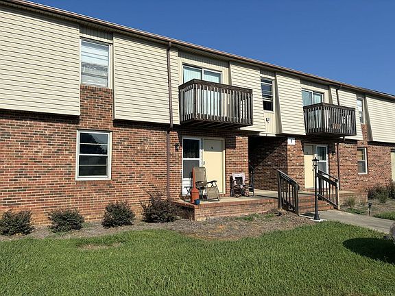 4th image of 212 Arthur Dr APT 5F