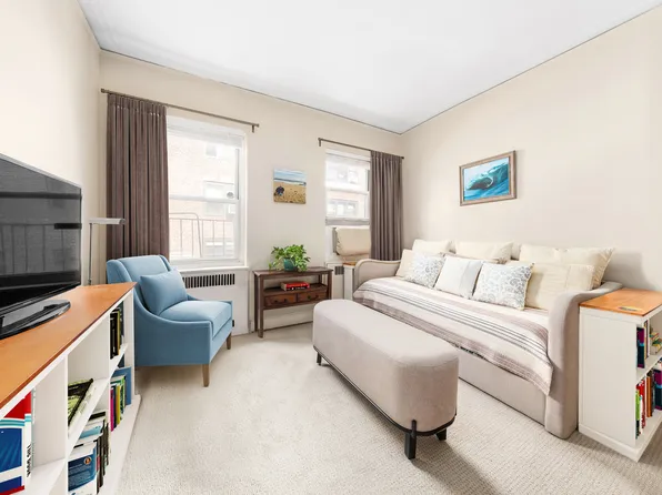 161 East 88th Street 6C image 2 of 6