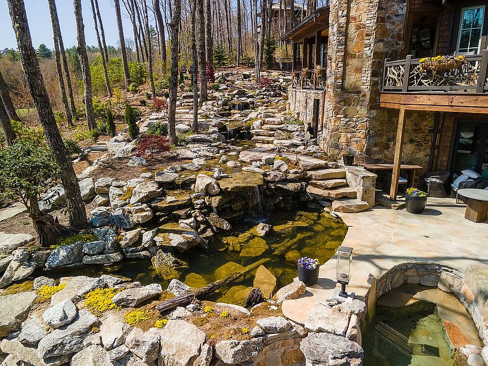 2nd image of 1348 Burl Ln