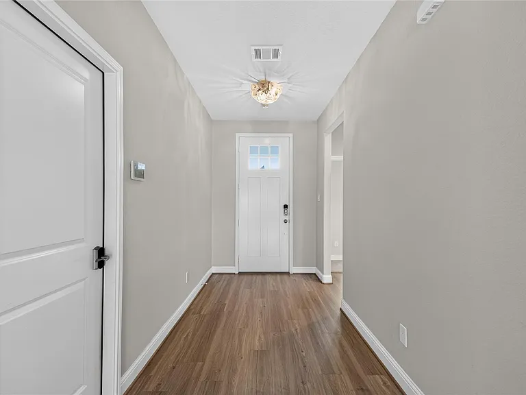 2524 Hagerman Ct — Photo 8