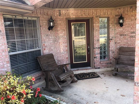 3rd image of 10 Bobby Jones Ln