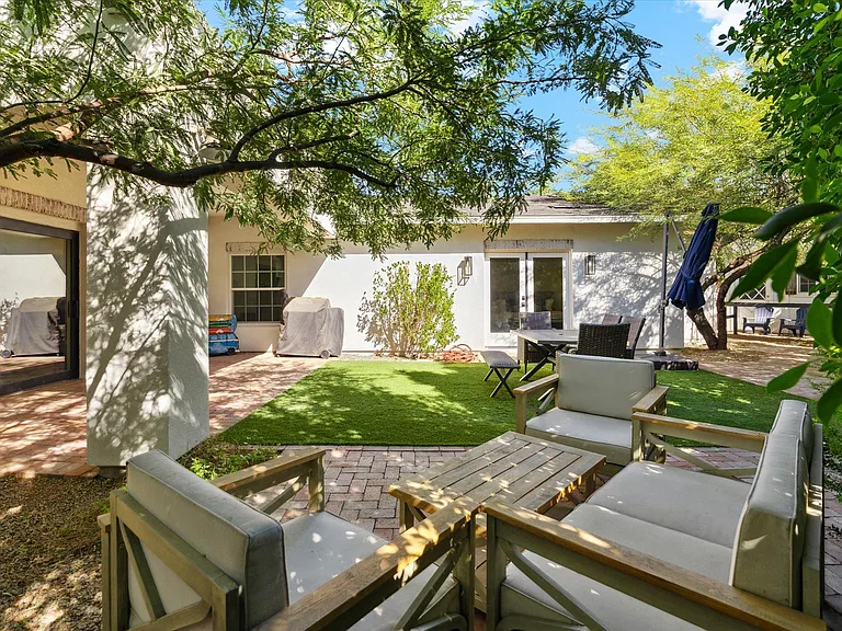 4301 E Calle Feliz — Photo 26