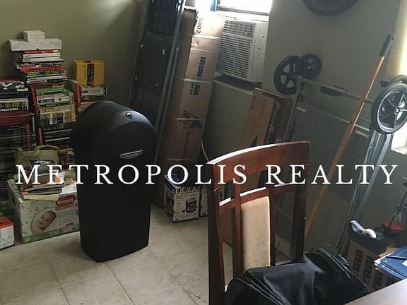 2nd image of 2716 Hoyt Ave S APT 3F