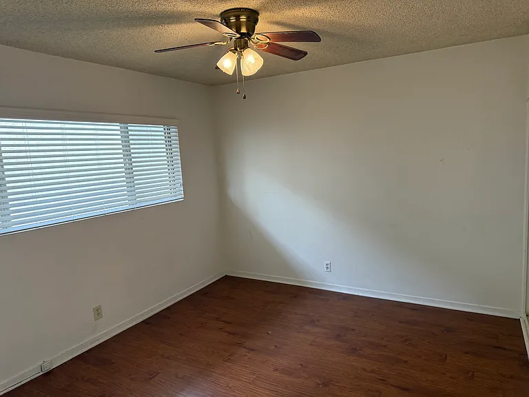 1230 Viola Ave #G — Photo 6