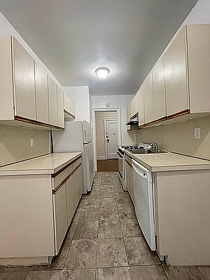 3rd image of 89-10 35th Ave #B7r