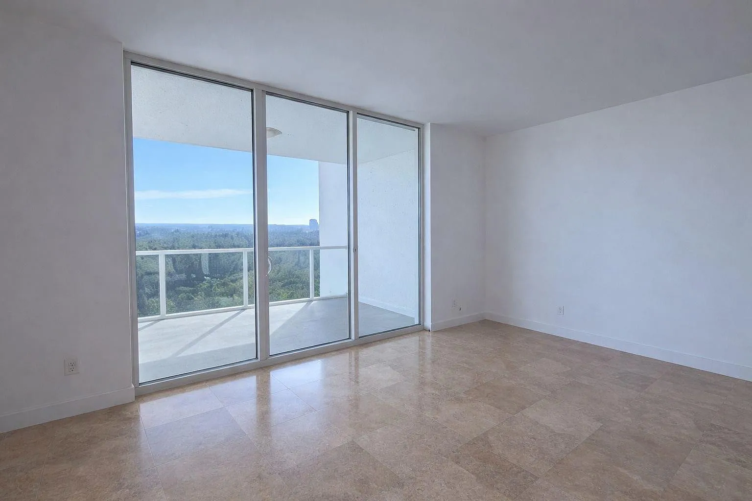 3 bed, 3.5 bath, 1967 sqft, $3,999 — Photo 3