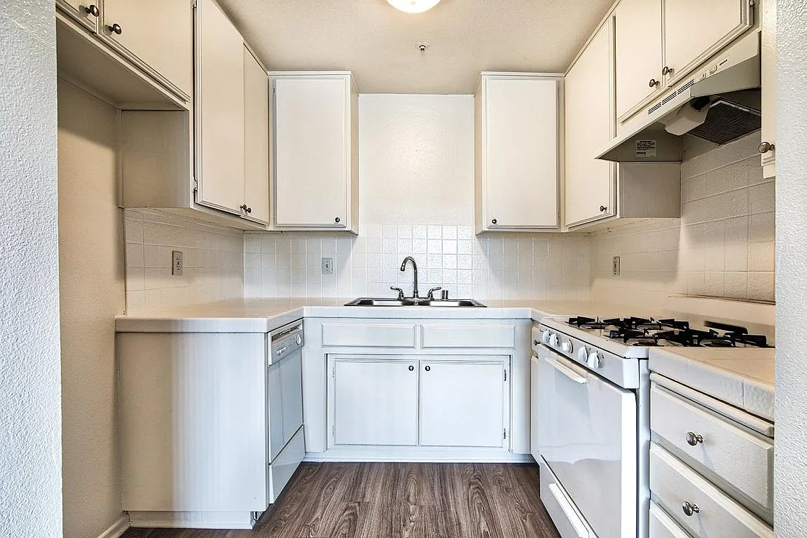3 bed, 2.5 bath, 1300 sqft, $2,950 — Photo 1