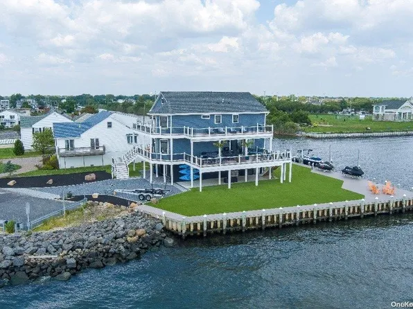 118 Westernconcourse, Amity Harbor, NY 11701