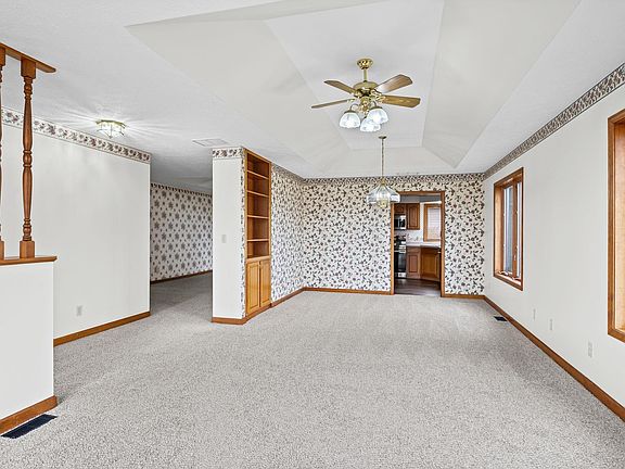 4th image of 606 Pheasant Run