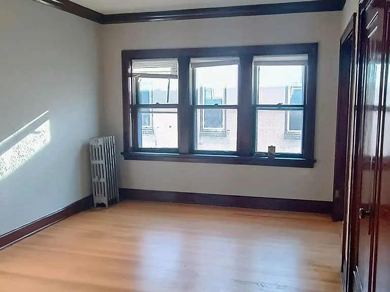 5439 W Martin Dr — Photo 7
