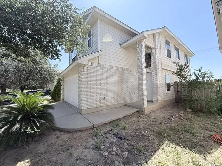 17525 Rock Port Rd — Photo 2