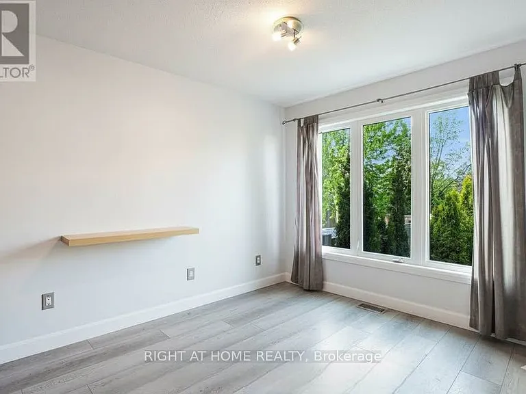 2064 Dunollie Cres — Photo 7