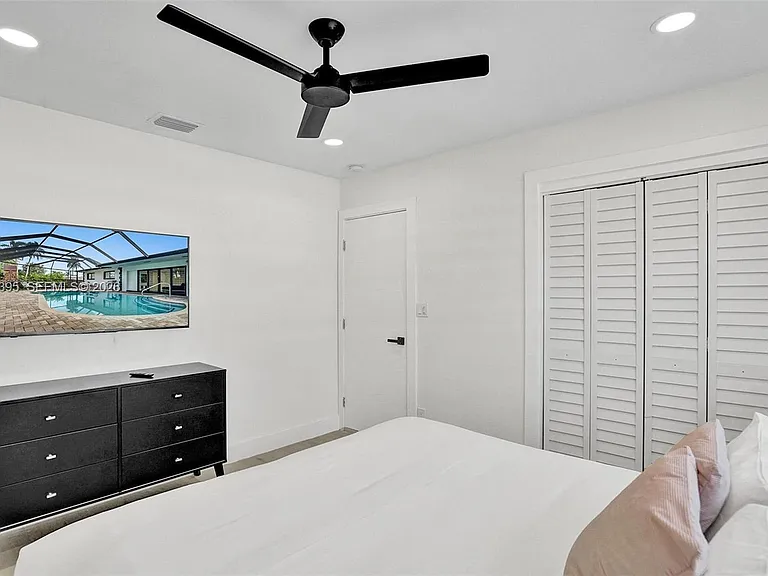 1141 N Northlake Dr — Photo 30