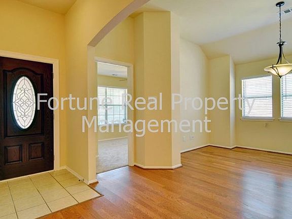 3rd image of 2847 Grandview Dr