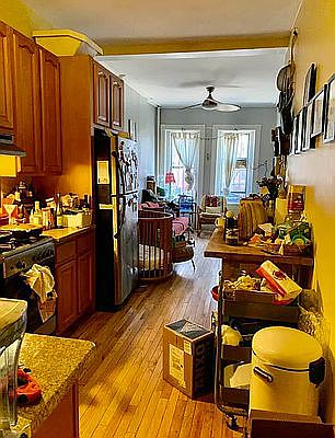 5th image of 392 12th St APT 1R