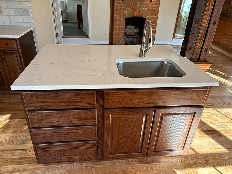 Sink Island in Kitchen with Quartz Countertop
