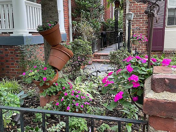 2nd image of 3304 Monument Ave