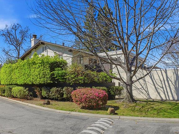 4th image of 2442 Sharon Oaks Dr