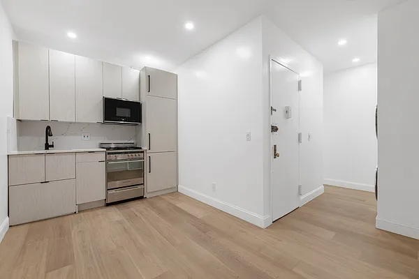 Rented by REAL New York | media 7