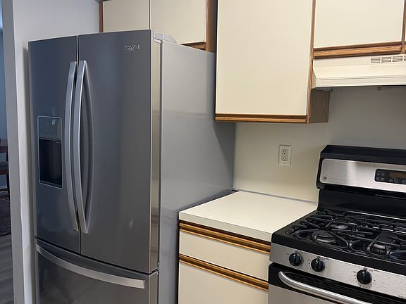 3rd image of 9401 Winchester Ave