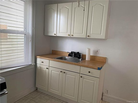 4th image of 104 Fordham St Unit 2