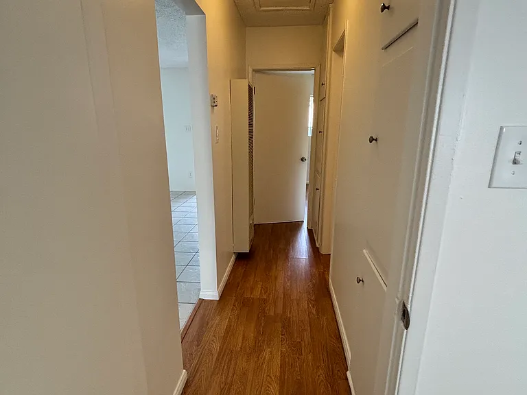 910 E Elk Ave — Photo 13