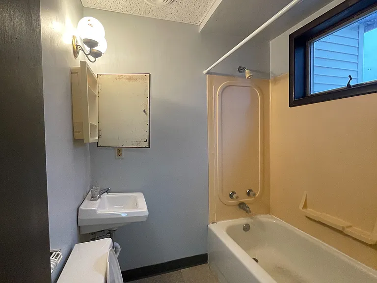 3195 S Park Ave #UM — Photo 4