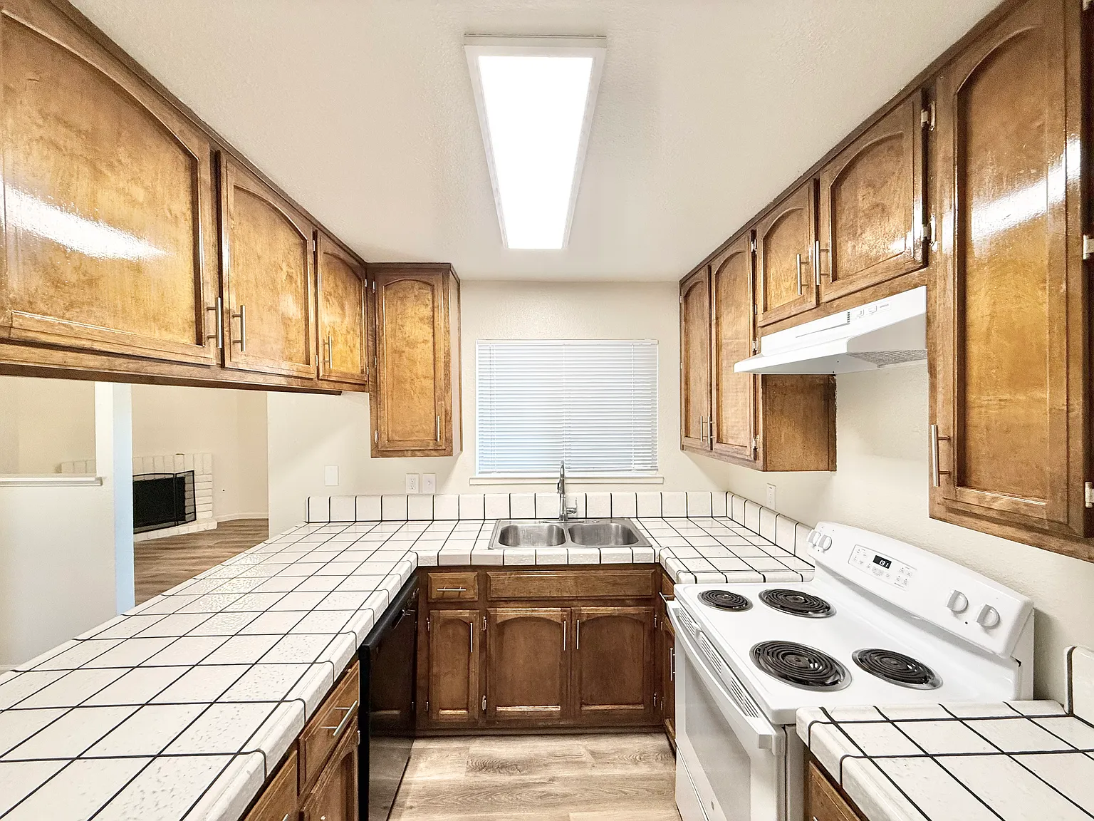 3 bed, 1200 sqft, $1,995 — Photo 2