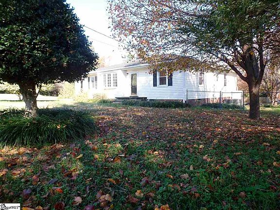 3rd image of 13 Hull Dr