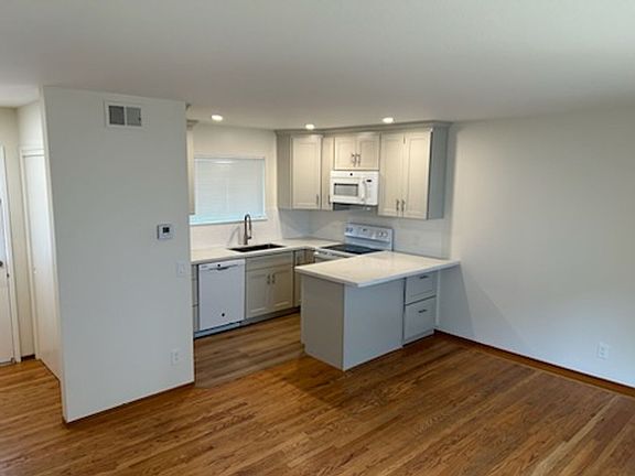 4th image of 825 Cowper St APT C