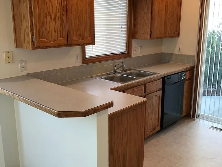 3246 N Mitchell St — Photo 6