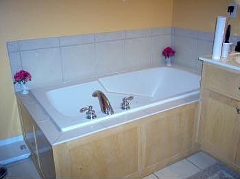 5th image of 1022 E Norristown Cir