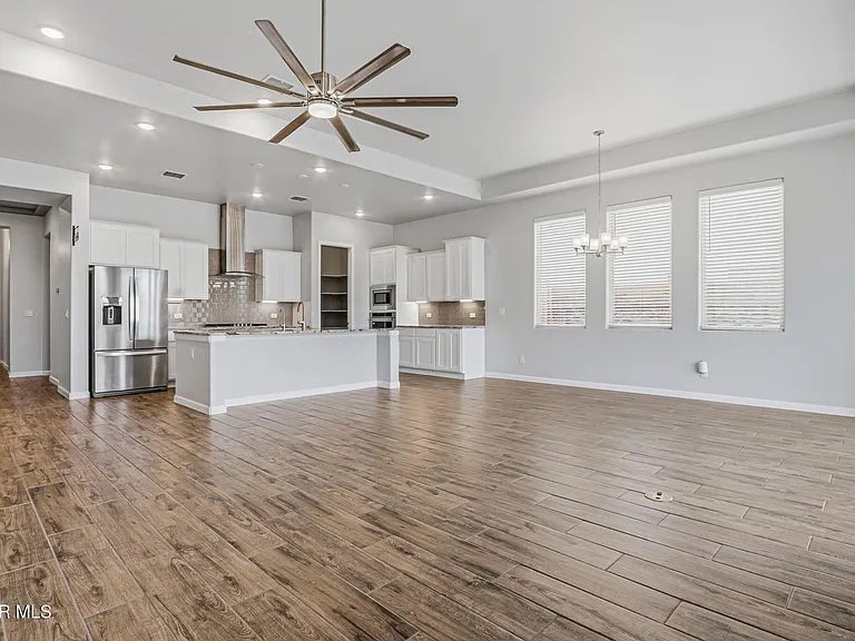 253 Emerald Sun Dr — Photo 16