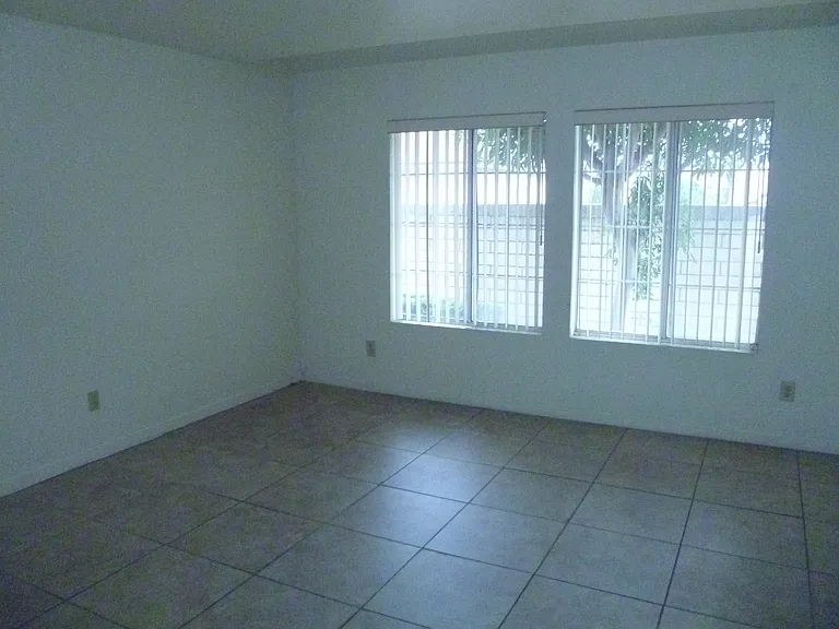 285 S Poplar Ave #B — Photo 7